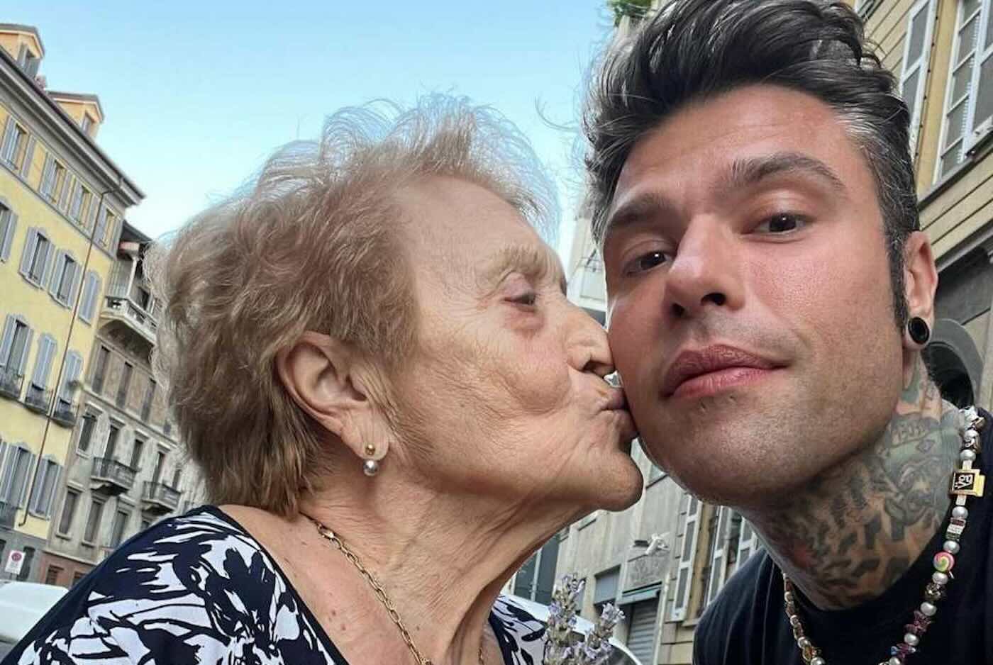 https://static.open.online/wp-content/uploads/2025/06/fedez-nonna-luciana.jpeg