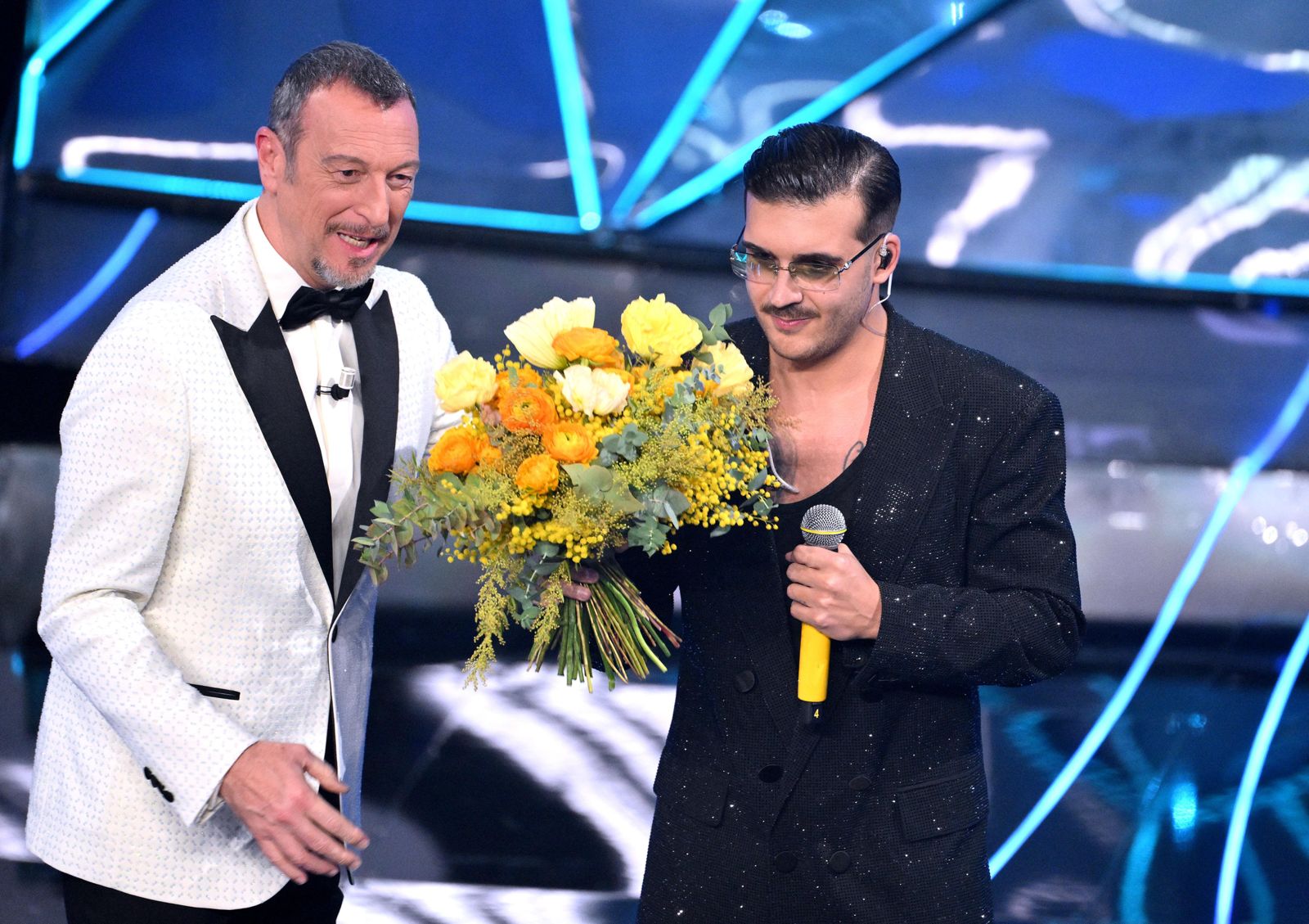 https://static.open.online/wp-content/uploads/2025/06/geolier-festivaldi-sanremo.jpg