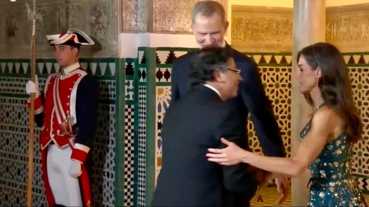 gustavo petro regina spagna gaffe