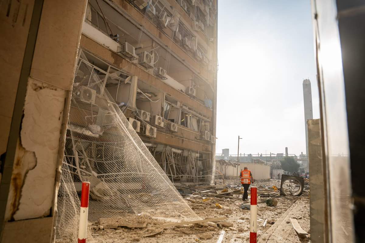 https://static.open.online/wp-content/uploads/2025/06/iran-israele-guerra-ospedale-beer-sheva.jpg