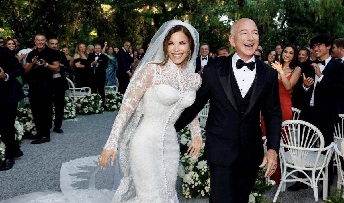 https://static.open.online/wp-content/uploads/2025/06/lauren-sanchez-bezos-abito-da-sposa-e1751105712783.jpg