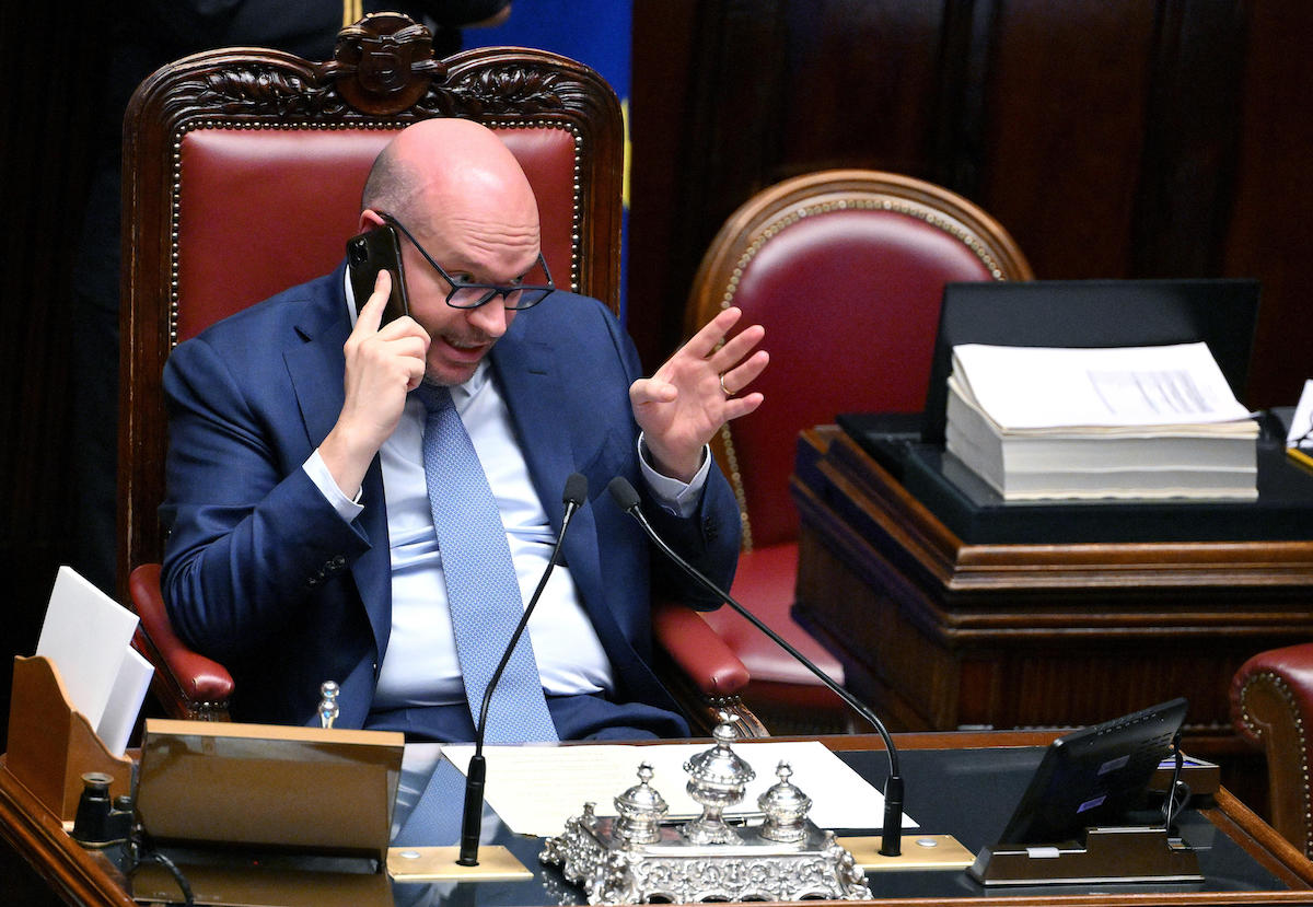 https://static.open.online/wp-content/uploads/2025/06/lorenzo-fontana-settimana-corta.jpg