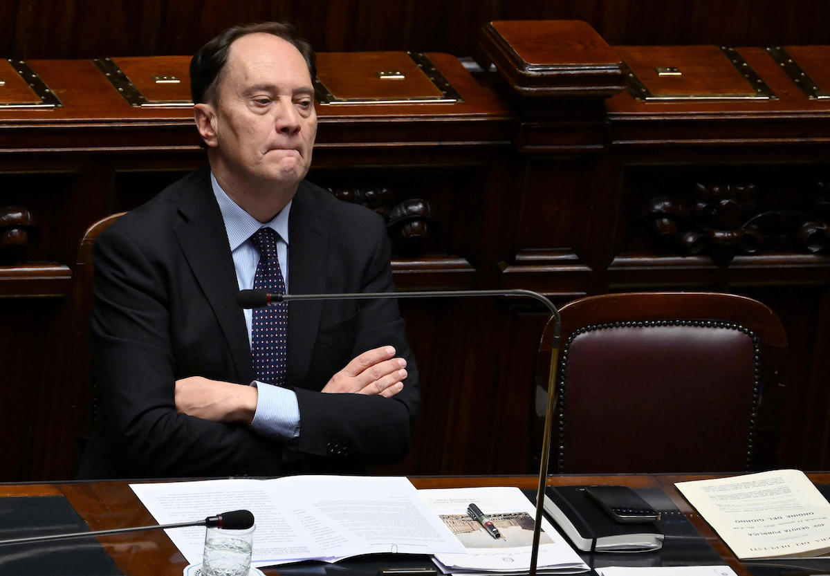 https://static.open.online/wp-content/uploads/2025/06/luca-ciriani-interrogazione.jpg