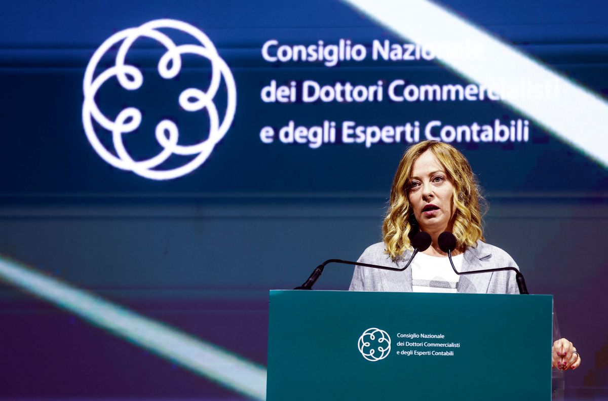 https://static.open.online/wp-content/uploads/2025/06/meloni-stati-generali-commercialisti.jpg