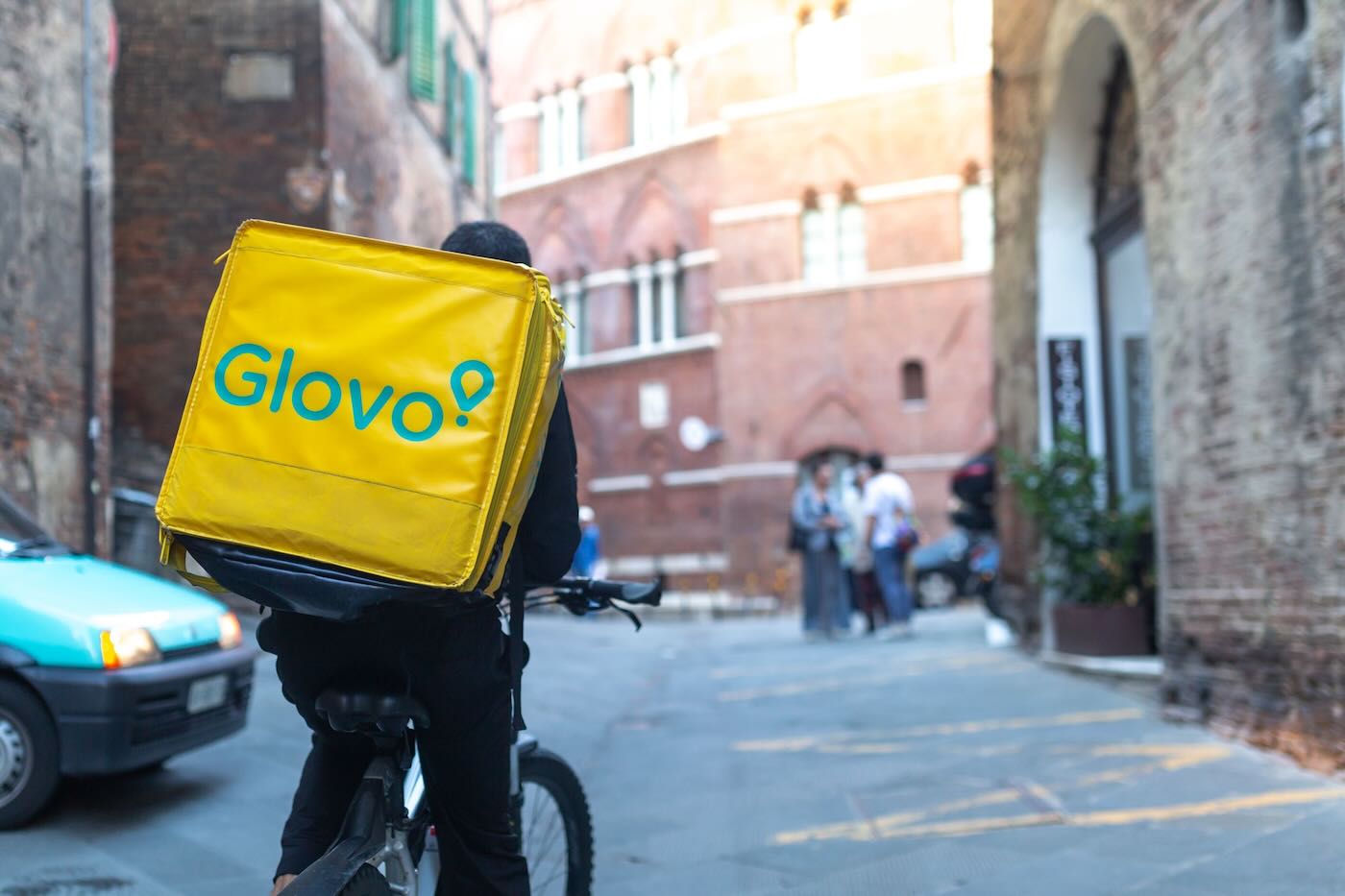 https://static.open.online/wp-content/uploads/2025/06/multa-antitrust-ue-glovo-delivery-hero.jpeg