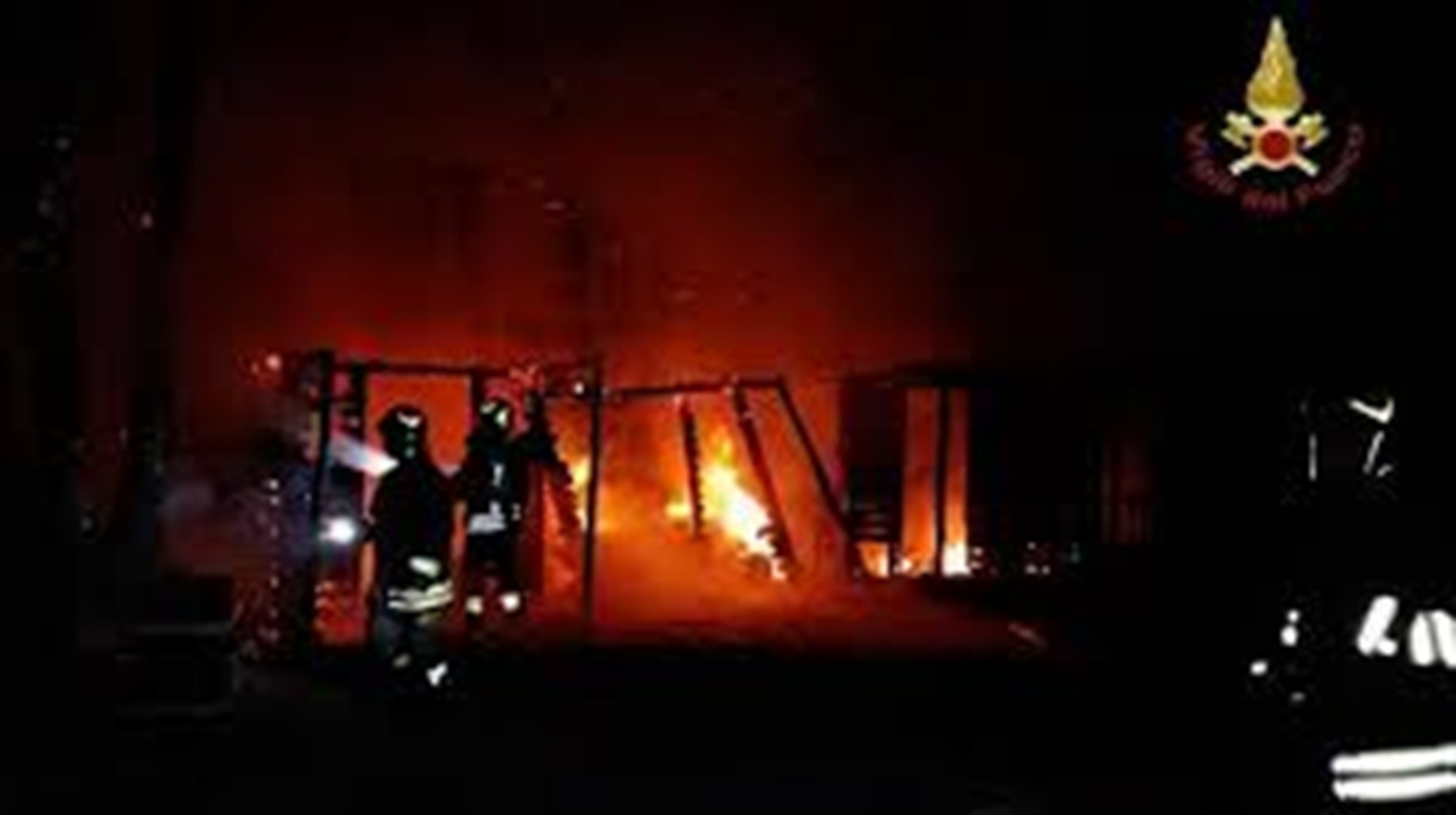 ostia faber beach incendio
