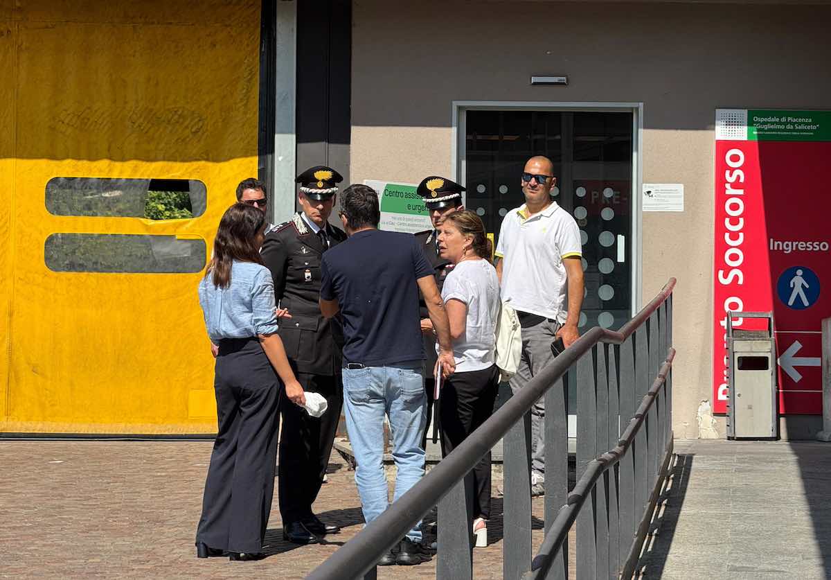 piacenza feto cestino bagno ospedale