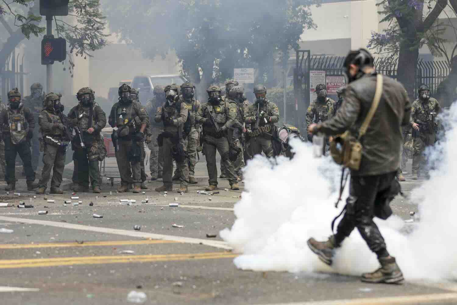 https://static.open.online/wp-content/uploads/2025/06/scontri-los-angeles-immigrazione.jpeg