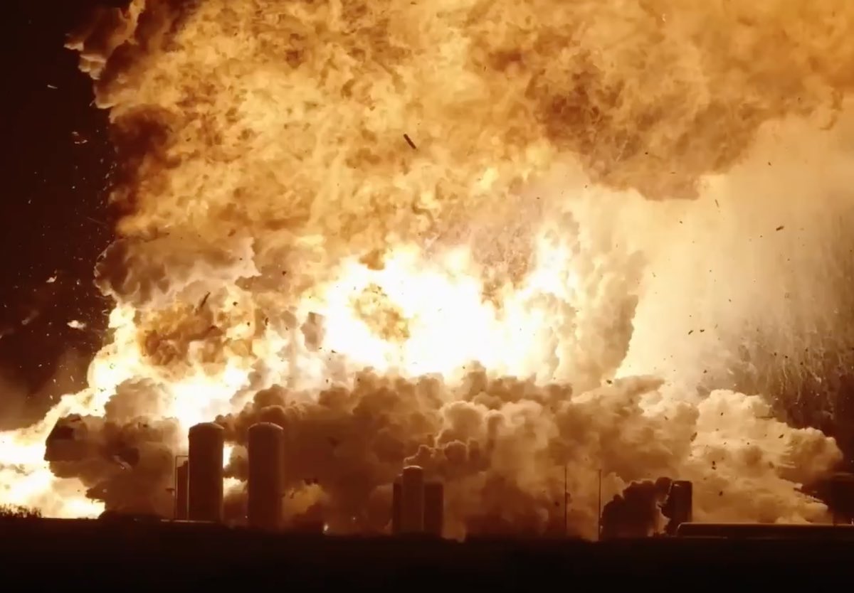 https://static.open.online/wp-content/uploads/2025/06/spacex-elon-musk-esplosione-starship-video.jpg
