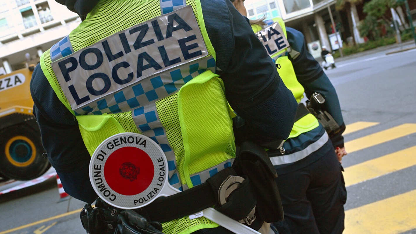 vigili urbani genova botte peculato
