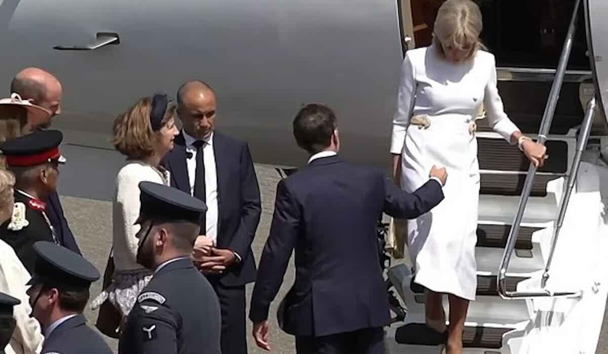 Brigitte Emmanuel Macron aereo