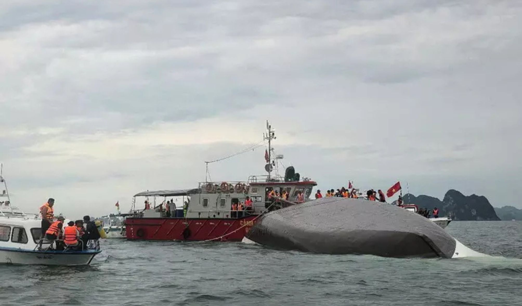 https://static.open.online/wp-content/uploads/2025/07/barca-naufragio-vietnam.jpg
