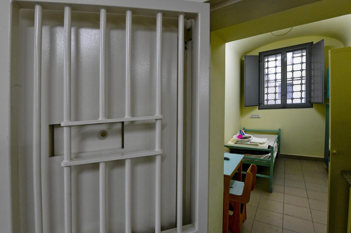 donna detenuta calva depressione assolta