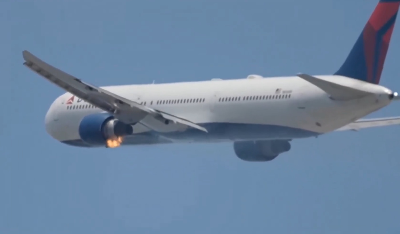 fiamme motore aereo delta los angeles video