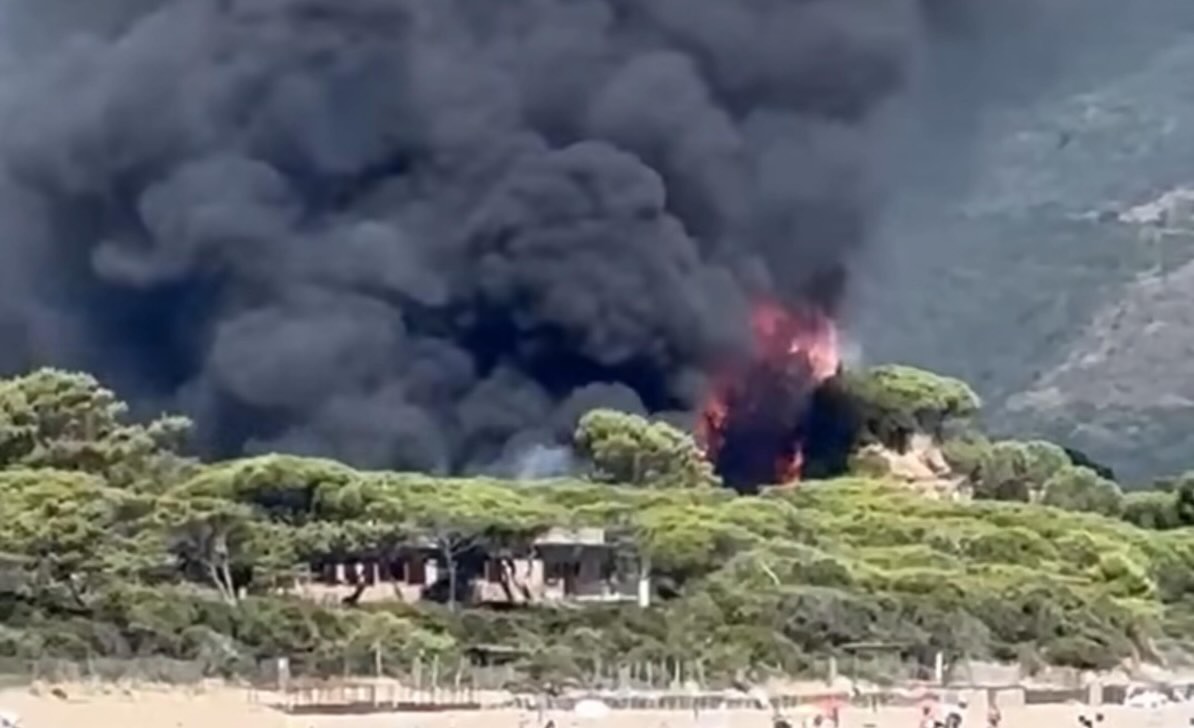 https://static.open.online/wp-content/uploads/2025/07/incendio-castiglione-pescaia-evacuati.jpeg