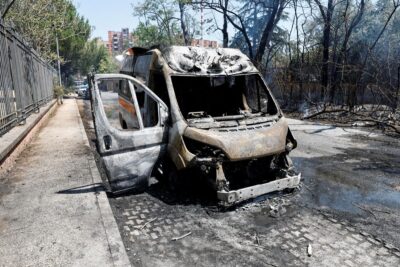 incendio roma uomo ustionato ambulanza