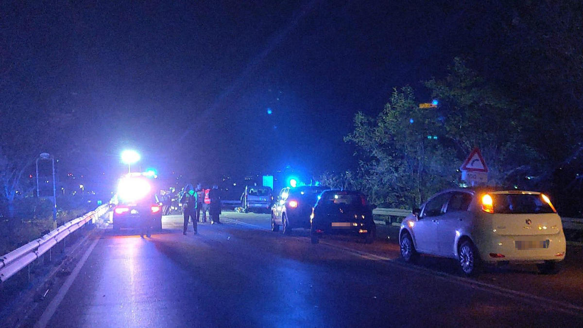 https://static.open.online/wp-content/uploads/2025/07/incidente-stradale-mola-di-bari.jpg