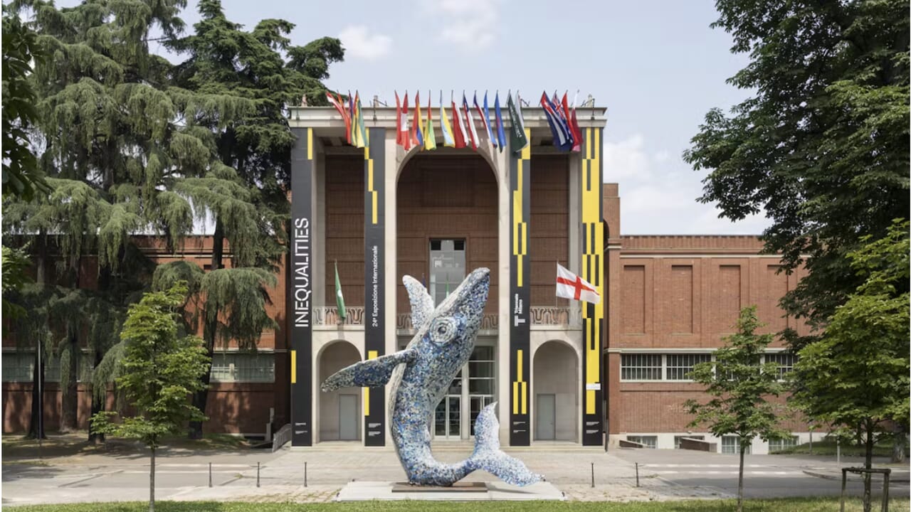 https://static.open.online/wp-content/uploads/2025/07/milano-balena-allegrucci-incendiata.jpg