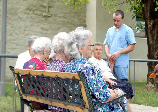 pensionati italiani spagna albania