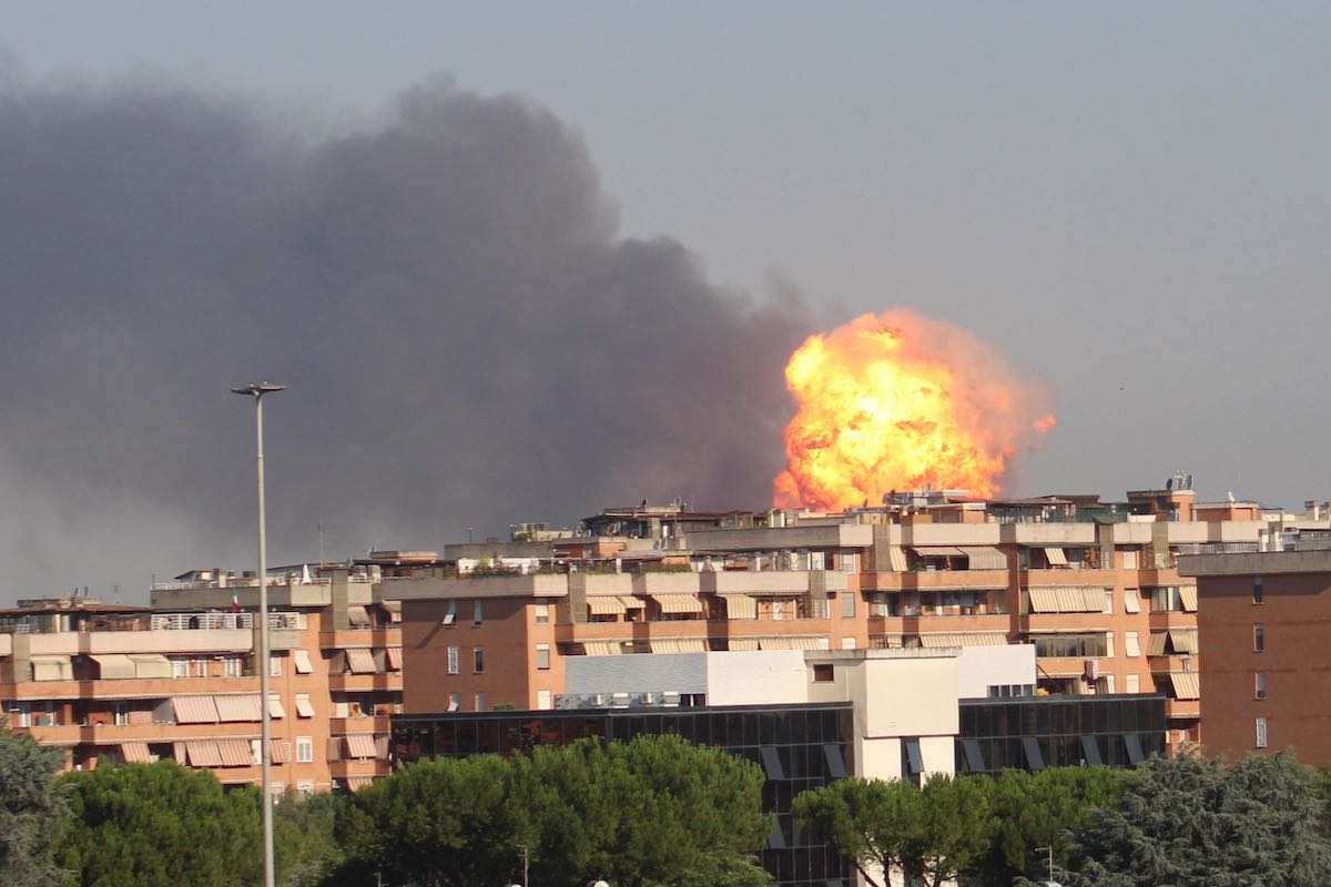 roma esplosione distributore