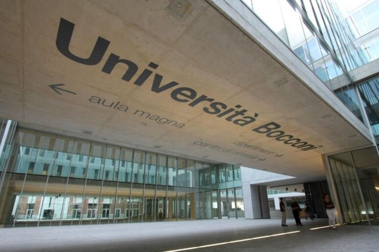 https://static.open.online/wp-content/uploads/2025/07/universita-bocconi-chat-sessista.jpg