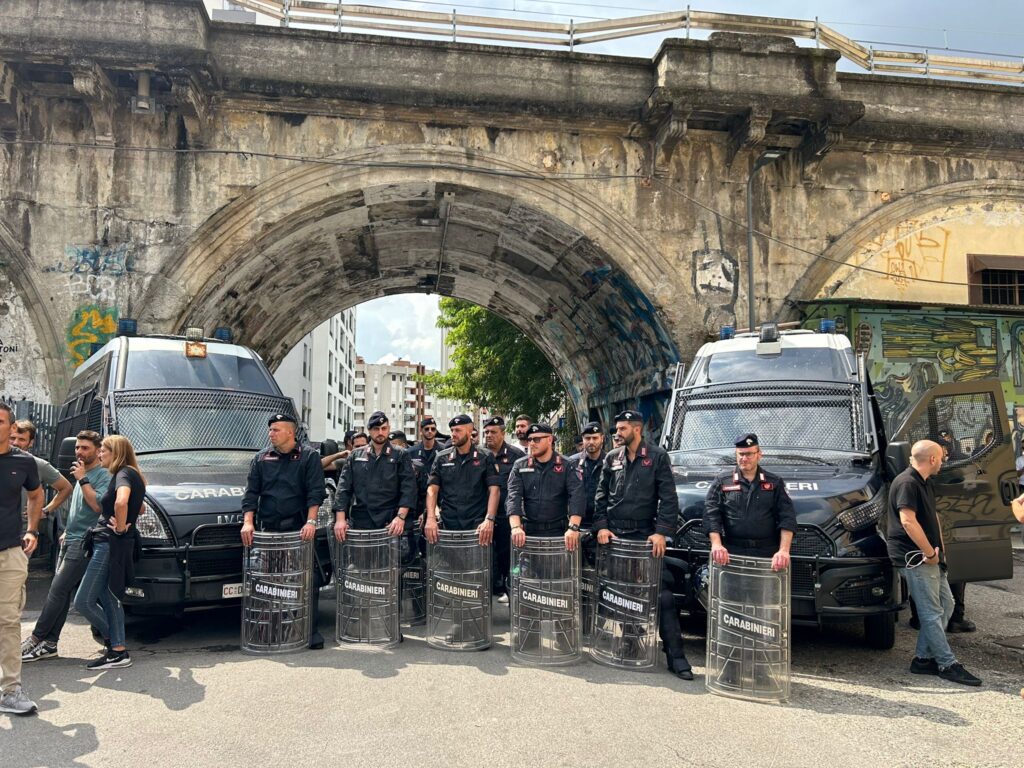 carabinieri sgombero leoncavallo