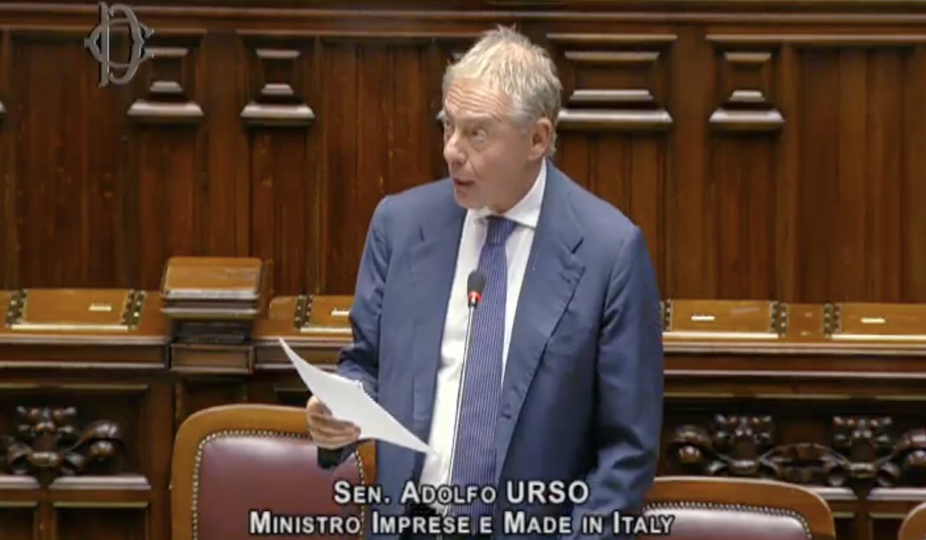 https://static.open.online/wp-content/uploads/2025/08/adolfo-urso-gaffe.jpg