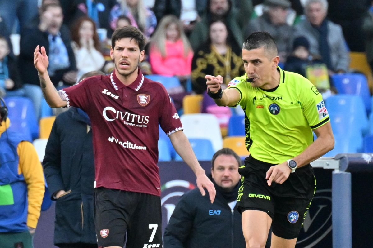 arbitro var decisione