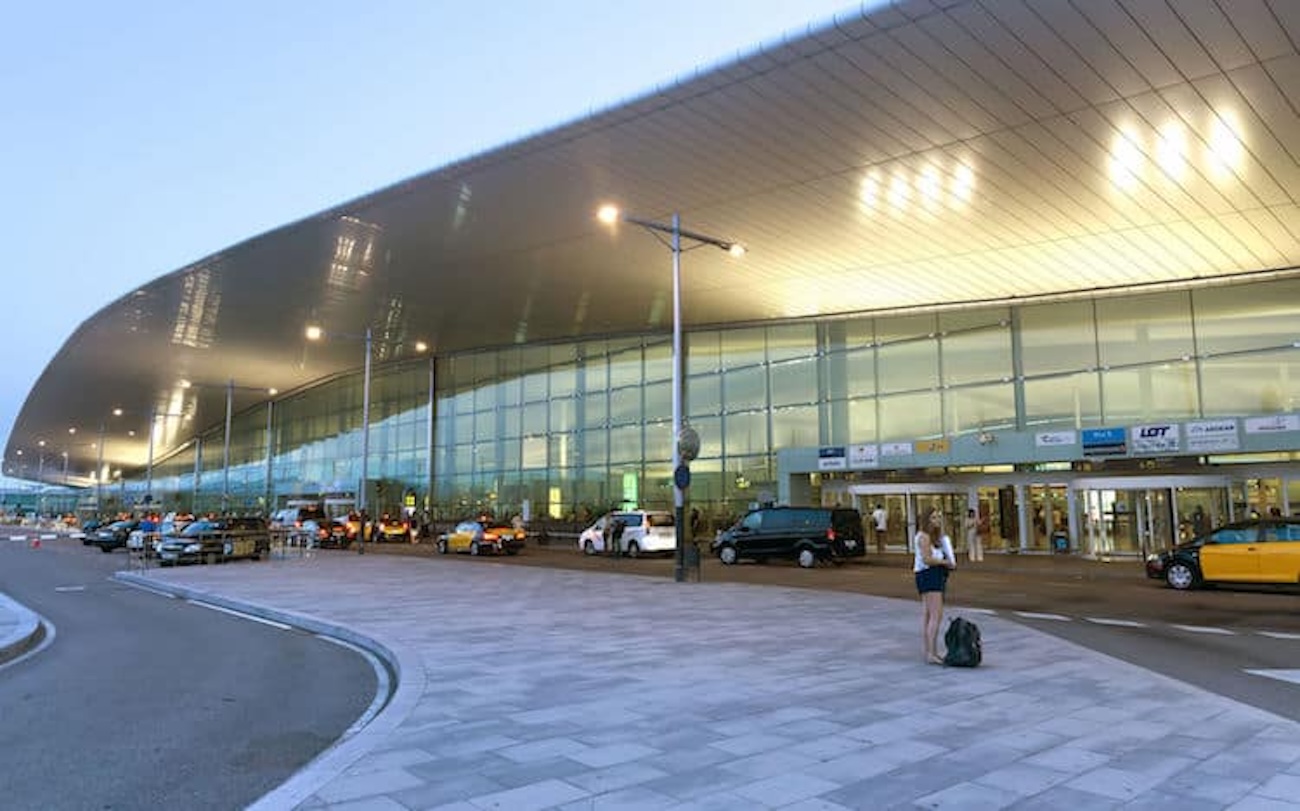 https://static.open.online/wp-content/uploads/2025/08/barcellona-el-prat.jpg
