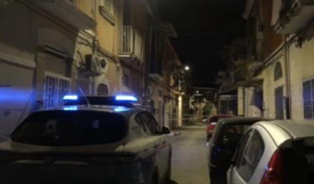 https://static.open.online/wp-content/uploads/2025/08/donna-accoltellata-vico-cibele-foggia.jpg