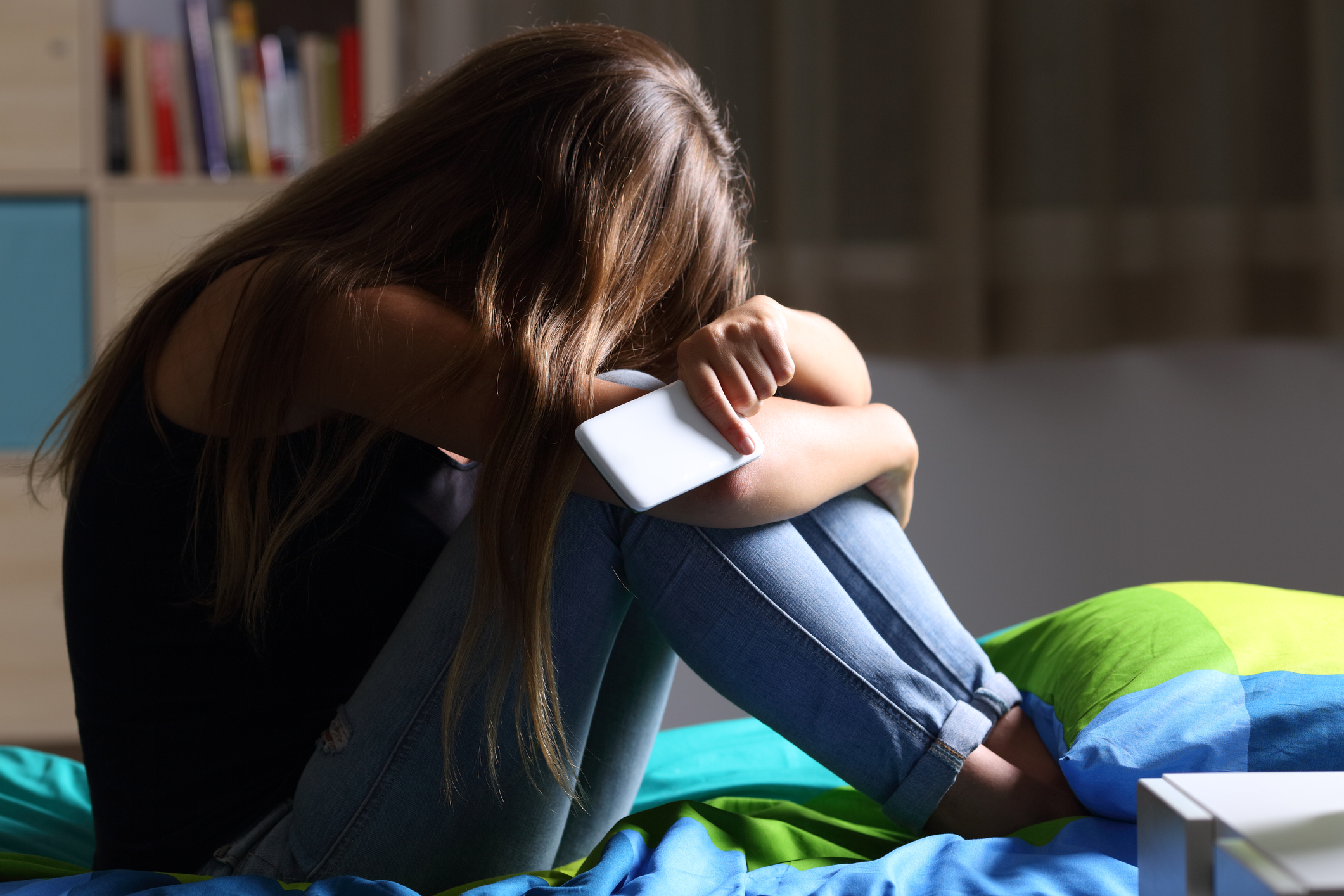 ragazza abusata a scuola