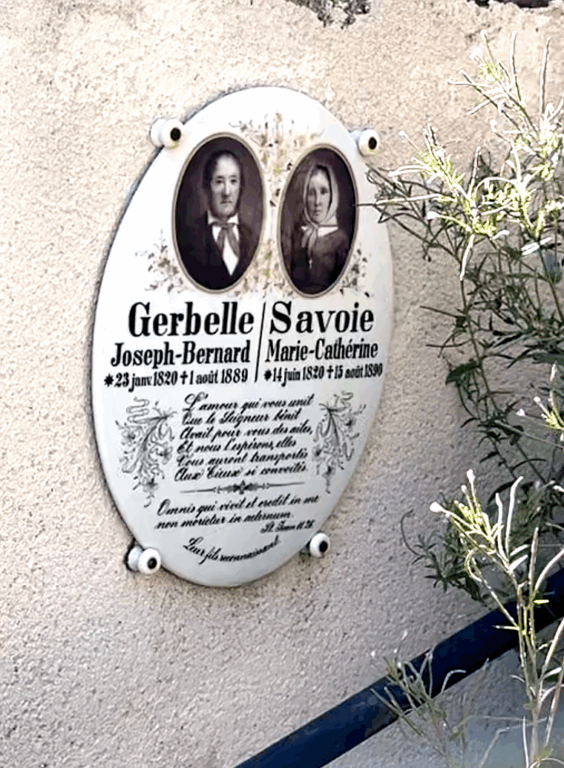 La formella con l'epitaffio dei coniugi Gerbelle-Savoie