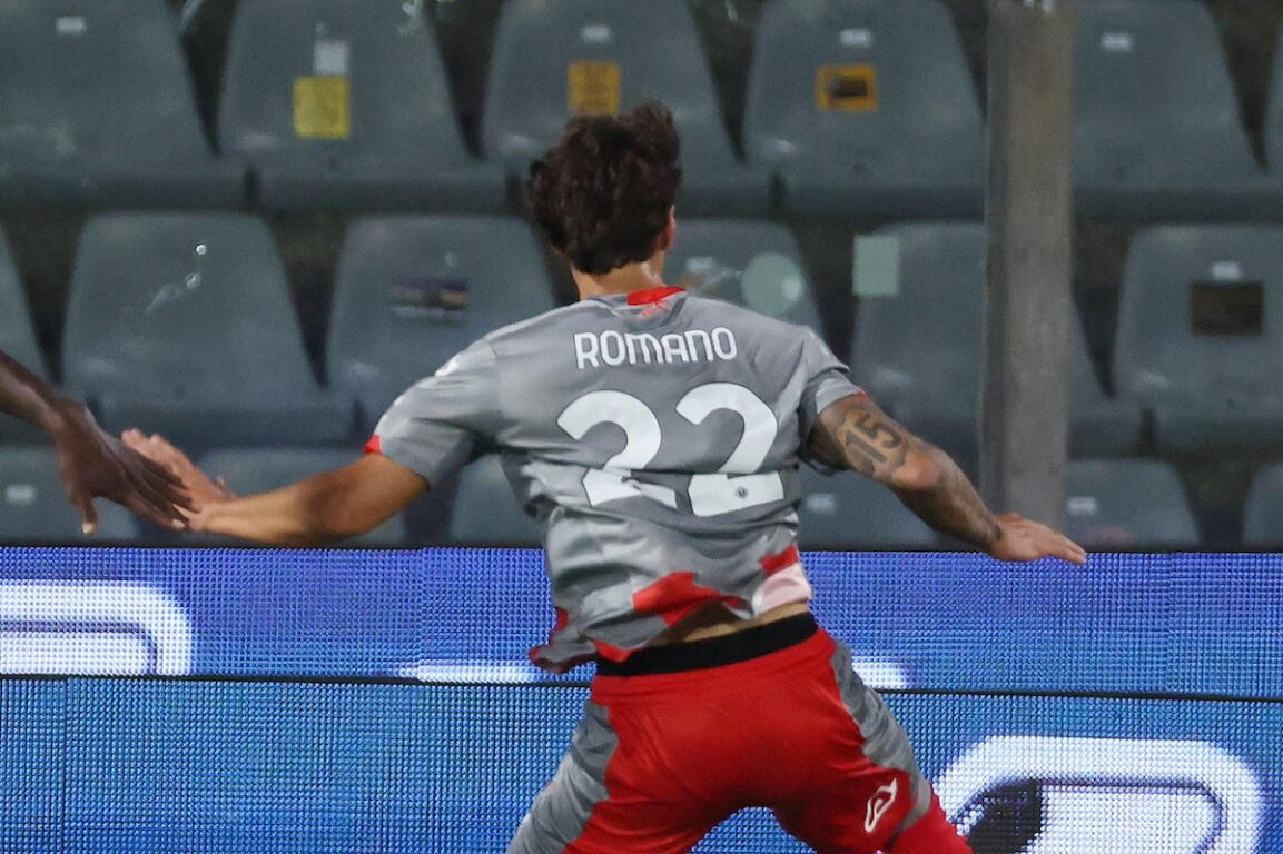 floriani mussolini maglietta romano cremonese esordio serie a.jpg
