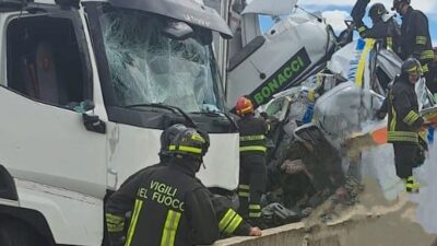 incidente ambulanza tir a1 morti