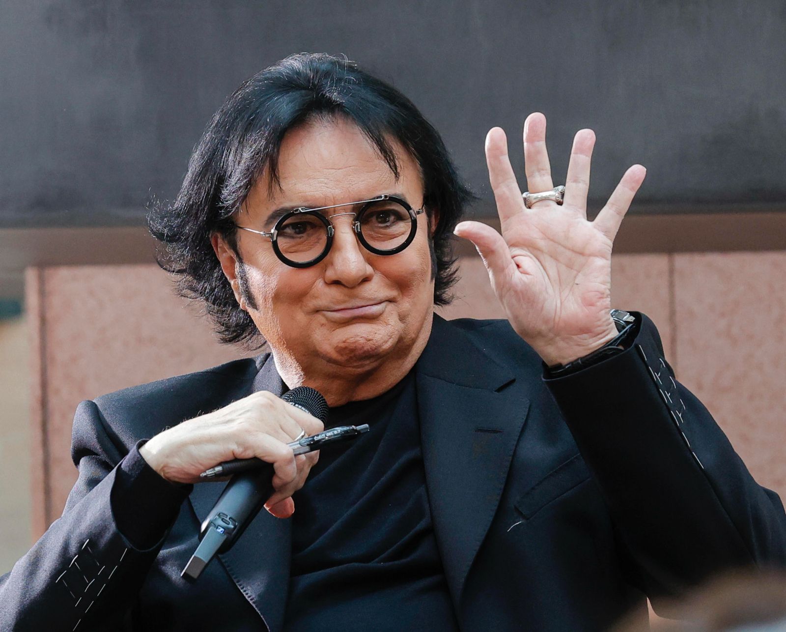 https://static.open.online/wp-content/uploads/2025/08/renato-zero.jpeg