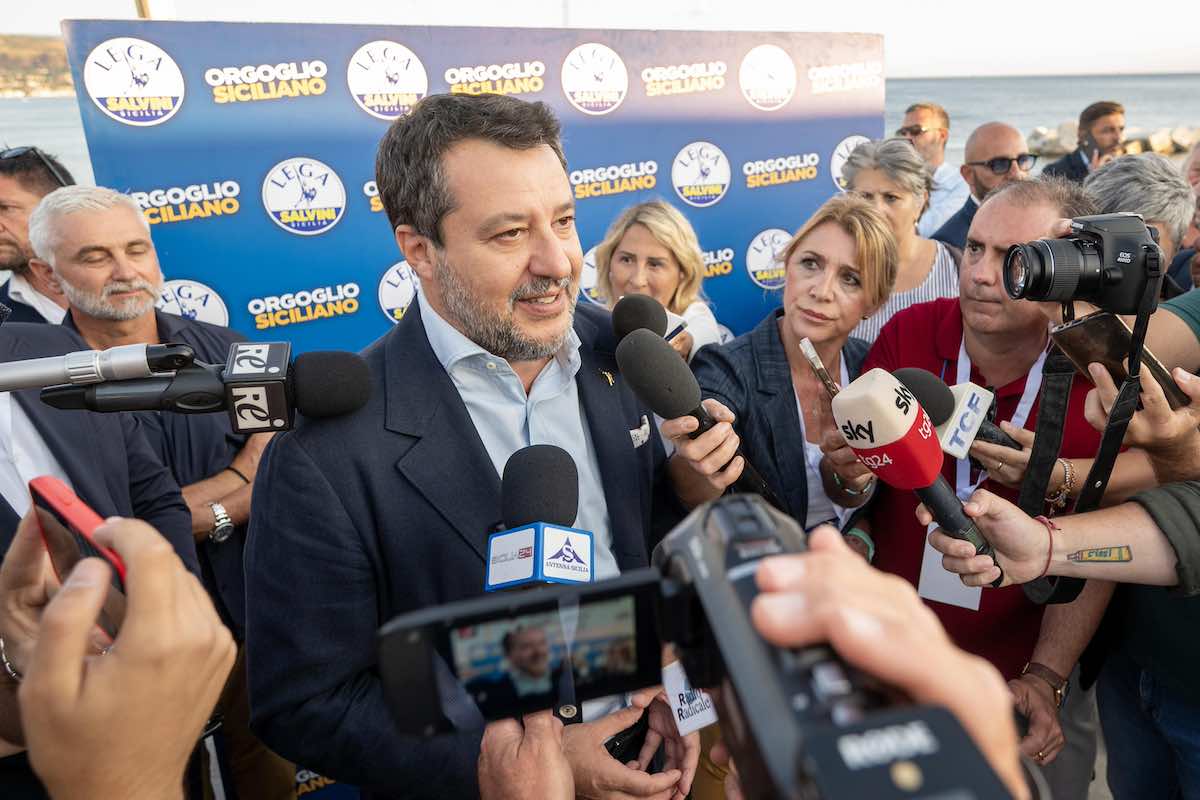 https://static.open.online/wp-content/uploads/2025/08/salvini-ponte-stretto-brunelleschi.jpg