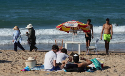 spiaggia mare famiglia derubata venezia