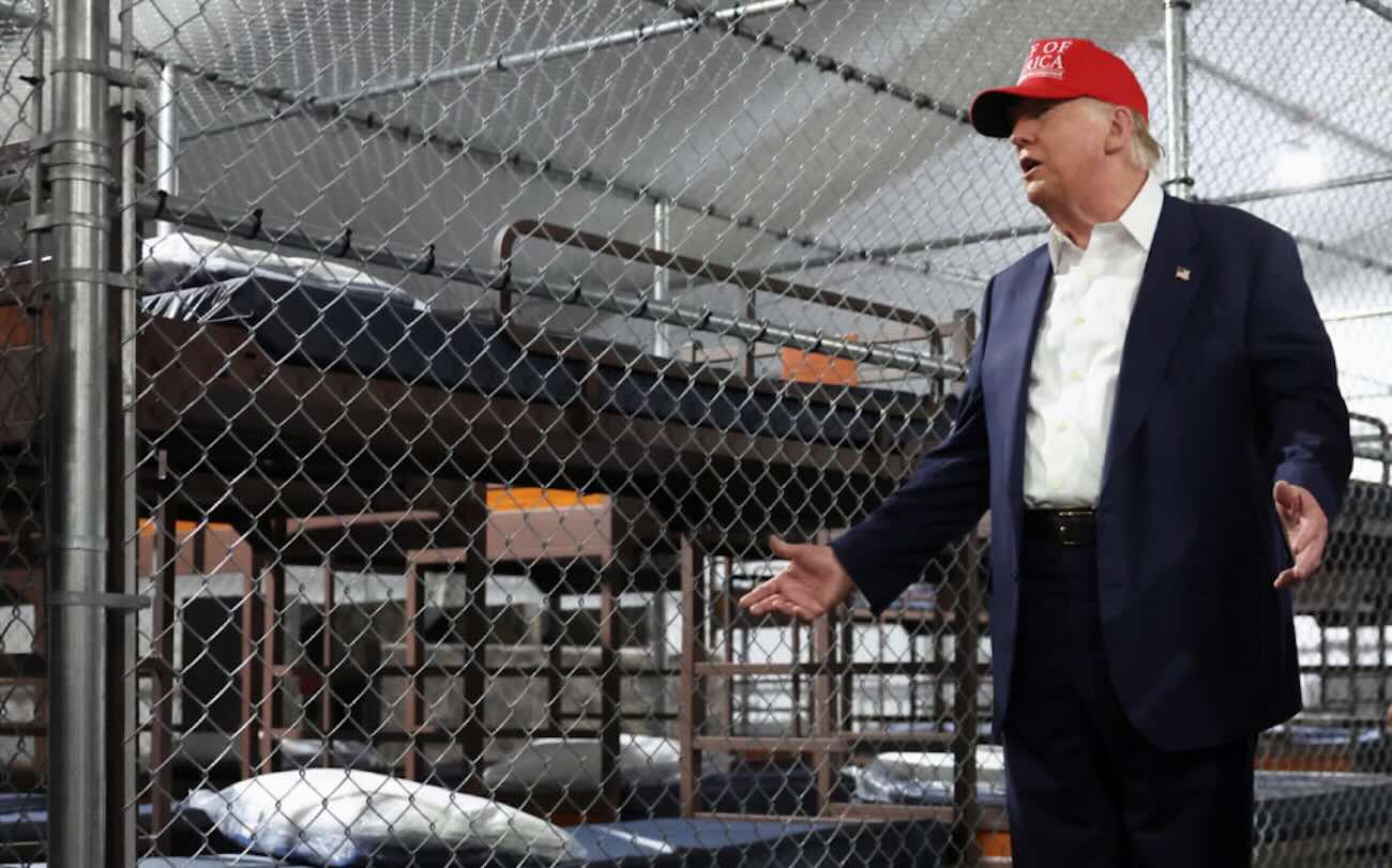 https://static.open.online/wp-content/uploads/2025/08/trump-alligator-alcatraz.jpeg