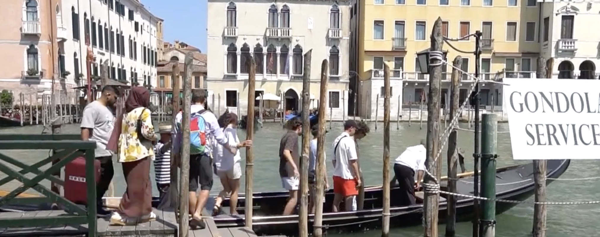 https://static.open.online/wp-content/uploads/2025/08/venezia-gondola-due-euro.jpg