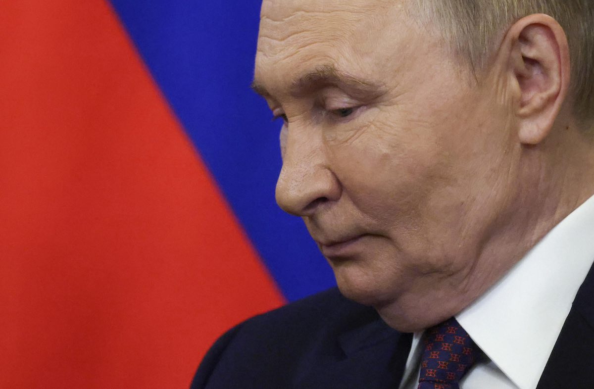 vladimir putin feci contenitore