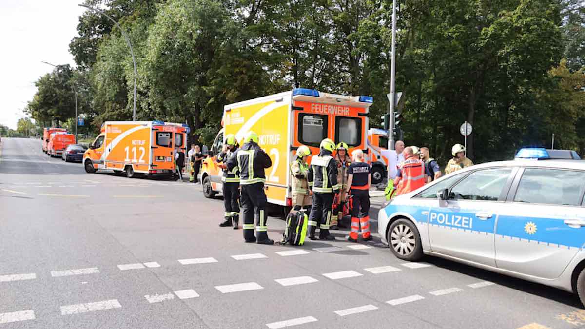 berlino auto travolge folla bambini