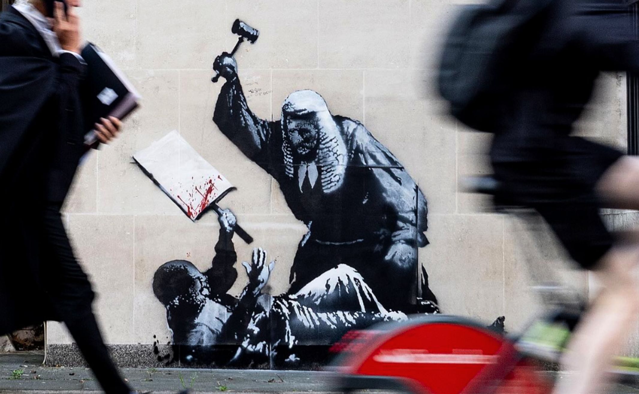 https://static.open.online/wp-content/uploads/2025/09/giudice-banksy.jpg