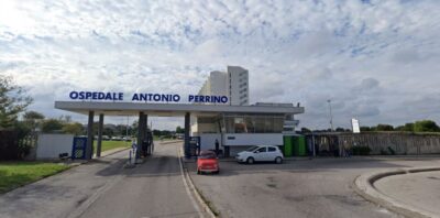 brindisi oria ospedale perrino donna mamma cornicione balcone