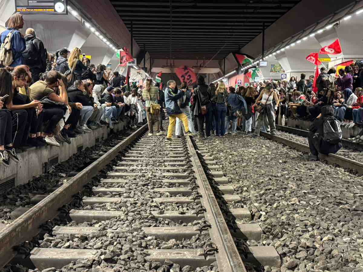 pro pal torino treni aeroporto protesta meloni minacce