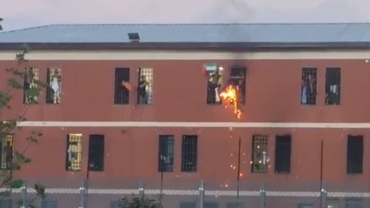 https://static.open.online/wp-content/uploads/2025/09/proteste-carcere-beccaria.jpg