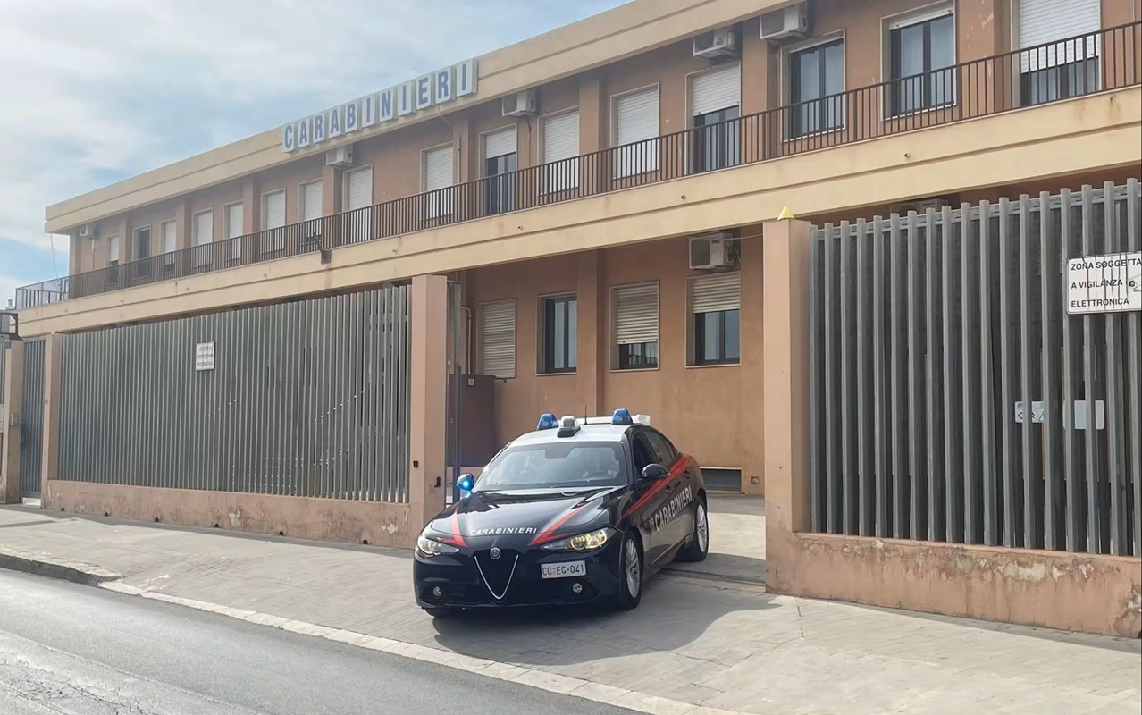 ragusa vittoria sequestro piazza incappucciati 2