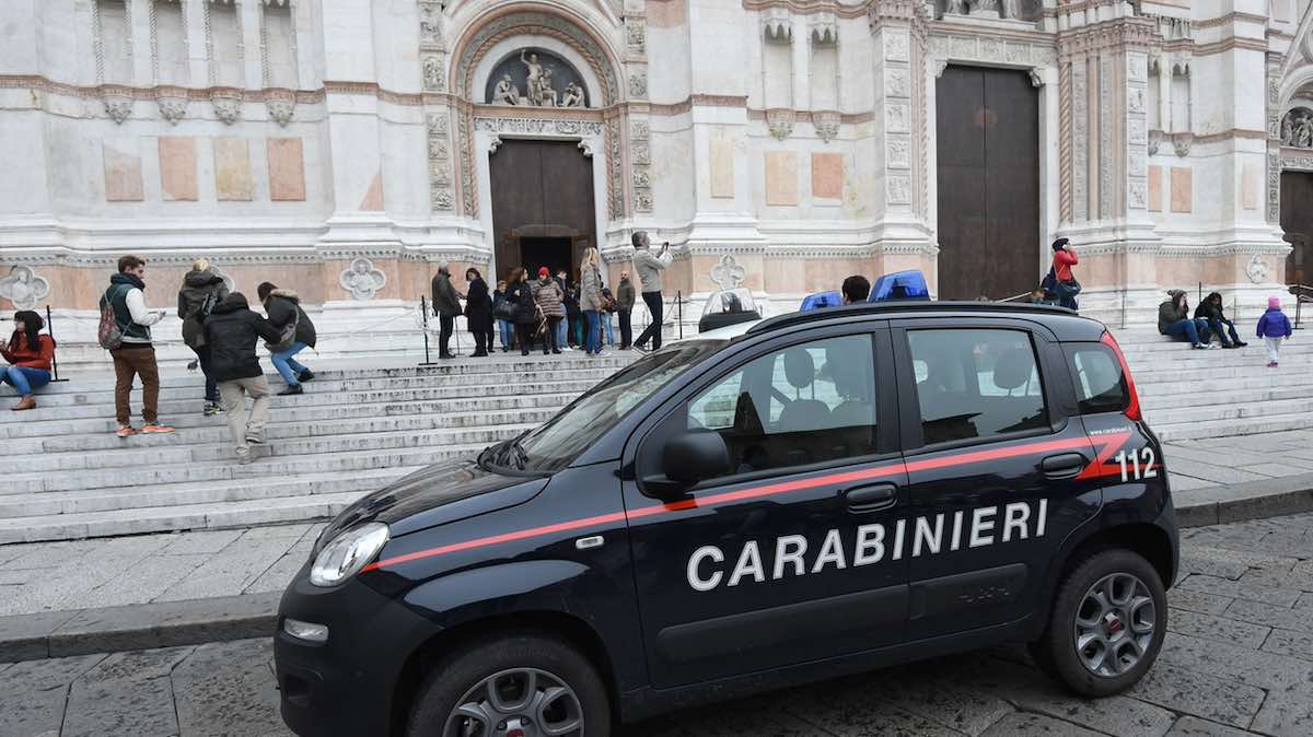 sesso basilica bologna denuncia