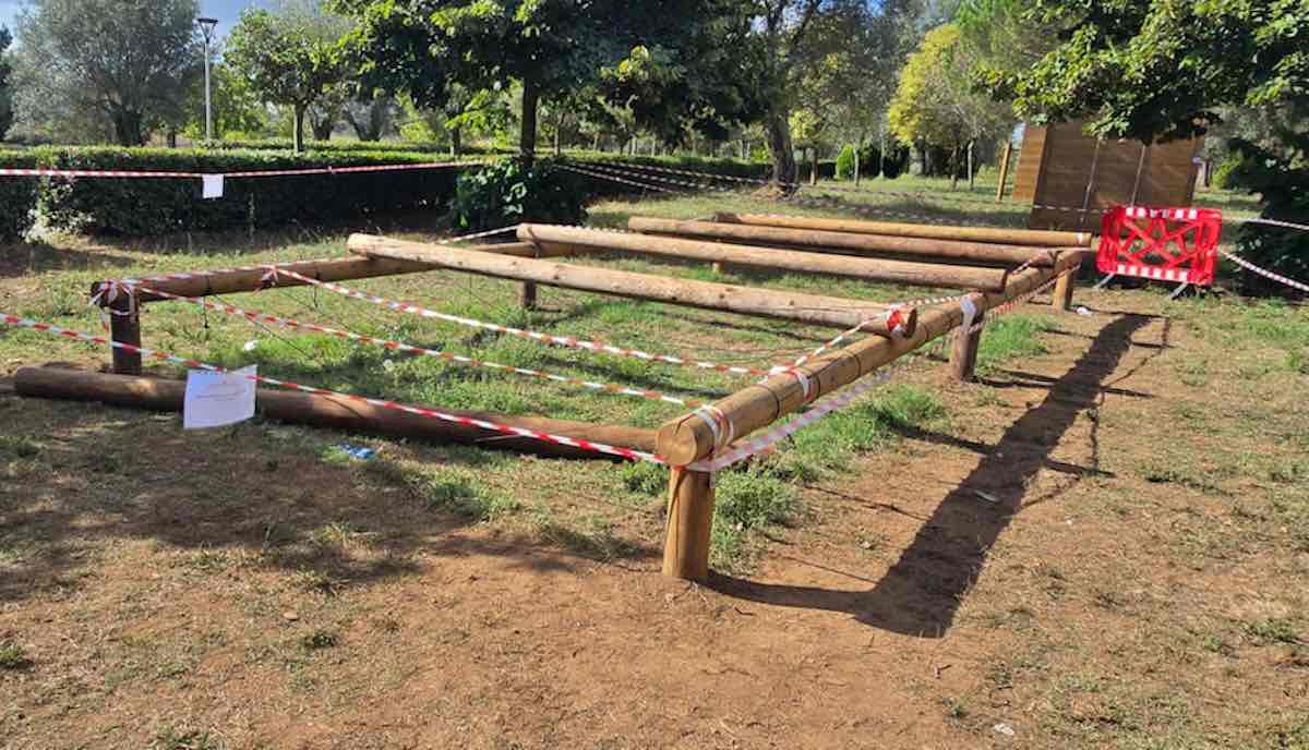trave morto bimbo francesco vibo valentia parco giochi