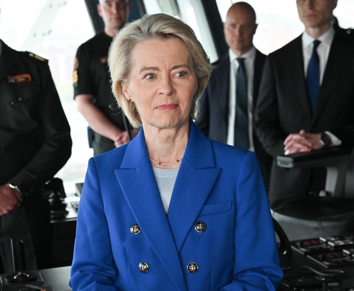 https://static.open.online/wp-content/uploads/2025/09/von-der-leyen-aereo.jpg