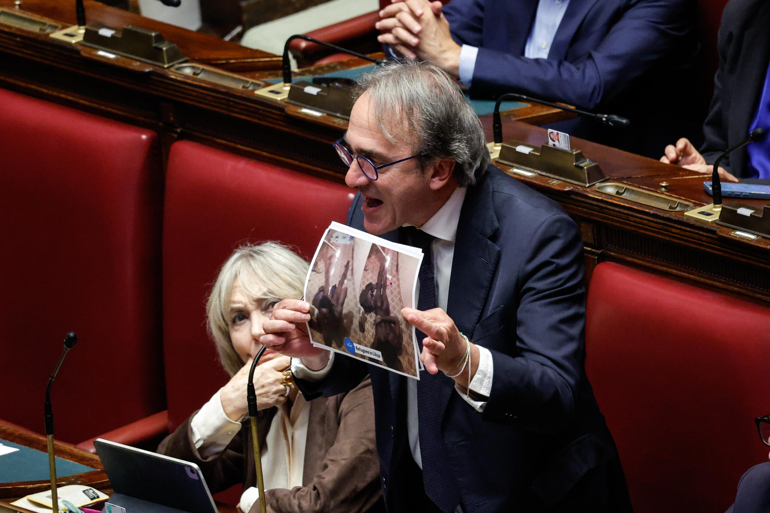Angelo Bonelli si alla Camera durante l’esame della relazione della Giunta per le autorizzazioni sulla domanda di autorizzazione a procedere in giudizio nei confronti di Carlo Nordio, Matteo Piantedosi e Alfredo Mantovano, Roma, 9 Ottobre 2025. ANSA/GIUSEPPE LAMI